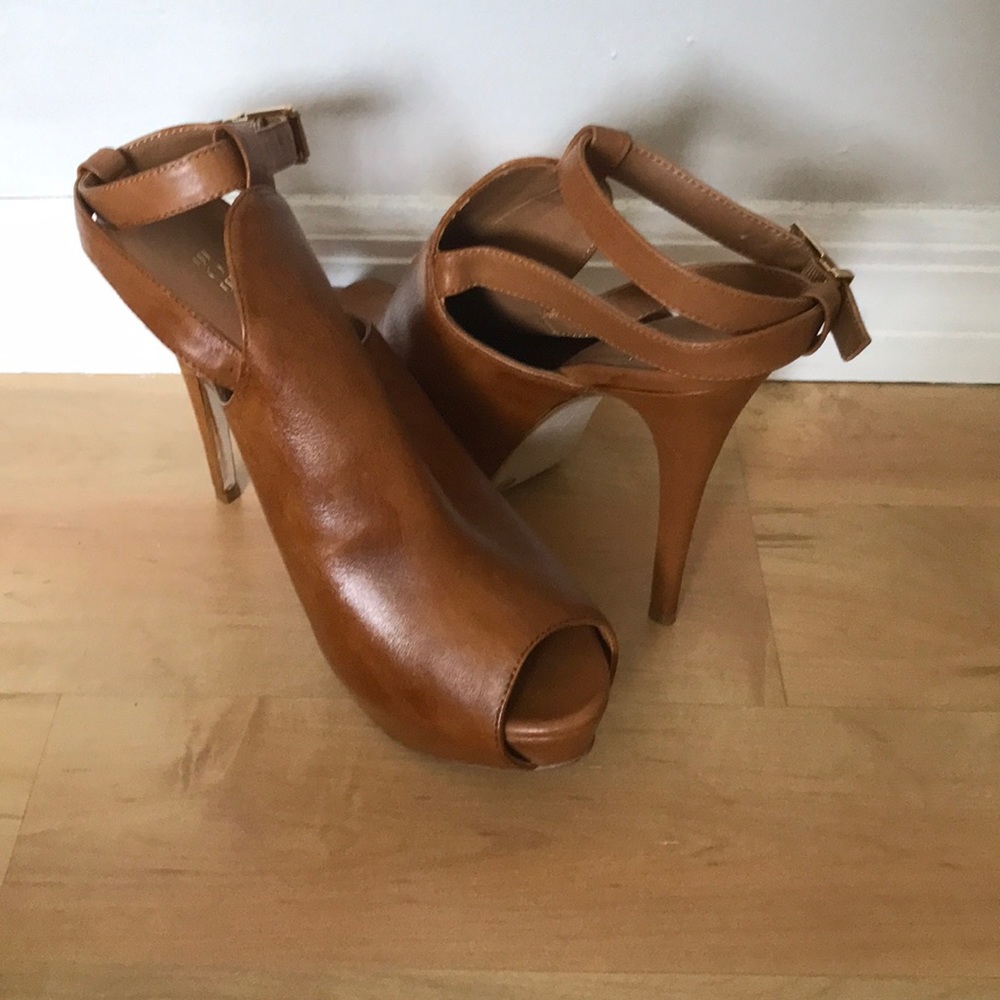 BCBG Generation brown leather heels